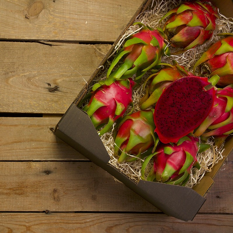 caja de pitaya roja de Motril
